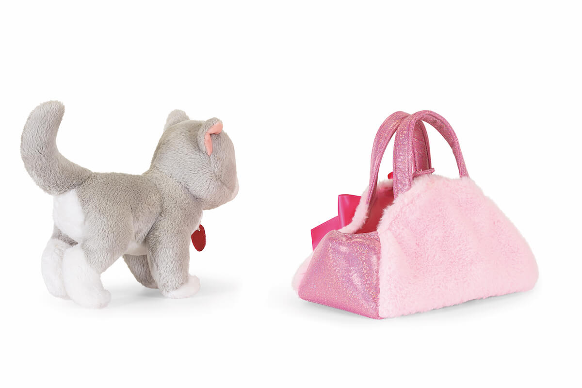 Gato en bolso rosa